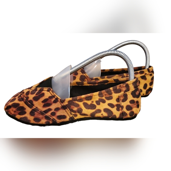 NEW IN BOX YOKI " STYLE‎ COLLEGE "  Leopard style FLATS shoes Sz 7 - Picture 4 of 12